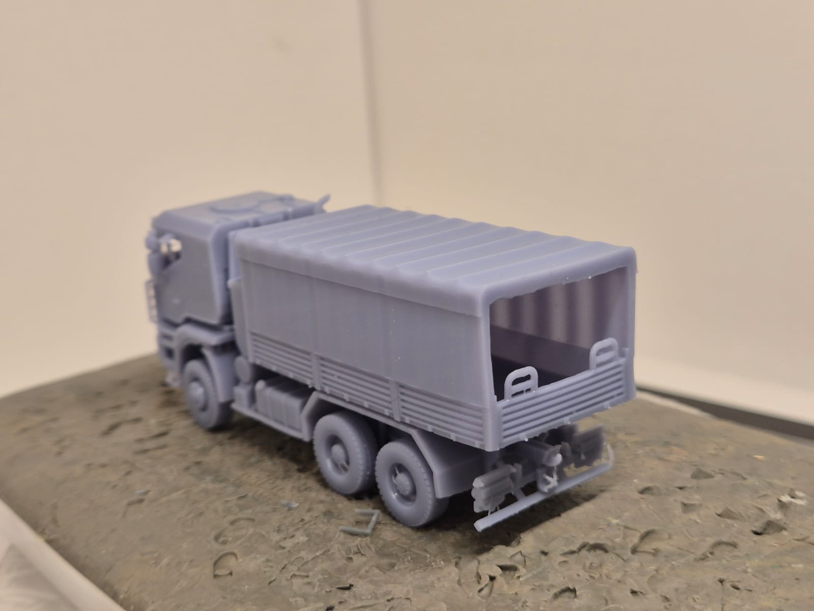 IVECO Trakker 6×6 Pritsche mit Planenaufbau Typ 02