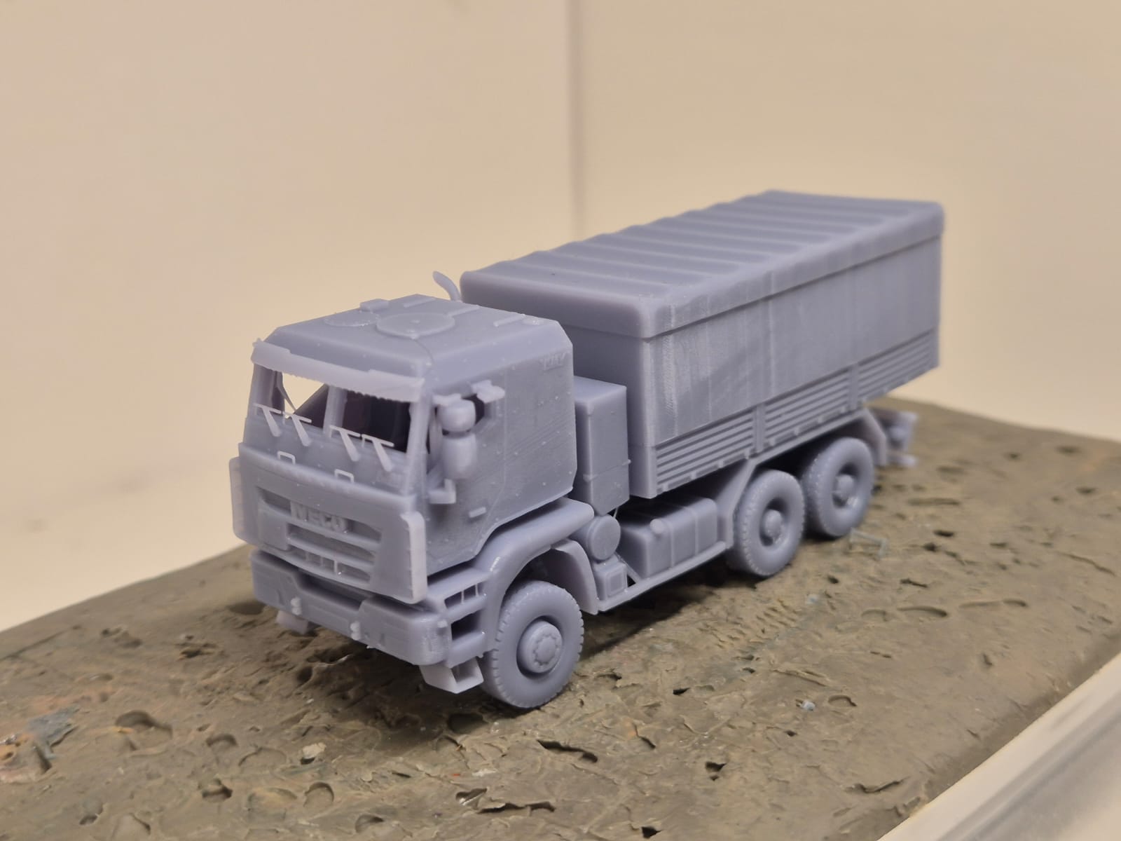 IVECO Trakker 6×6 Pritsche mit Planenaufbau Typ 02