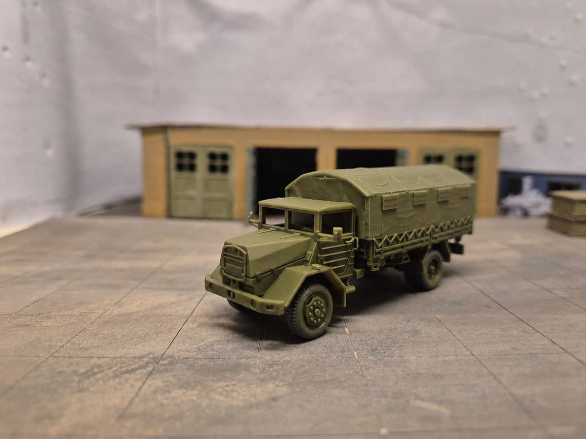 MAN 630 Hochgeländegängiger Transport- und Versorgungs-Lkw Pritschen-Lkw mit Planenaufbau