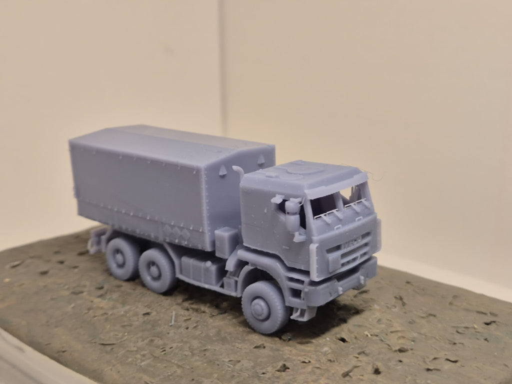 IVECO Trakker 6×6 Pritsche mit Planenaufbau Typ 01