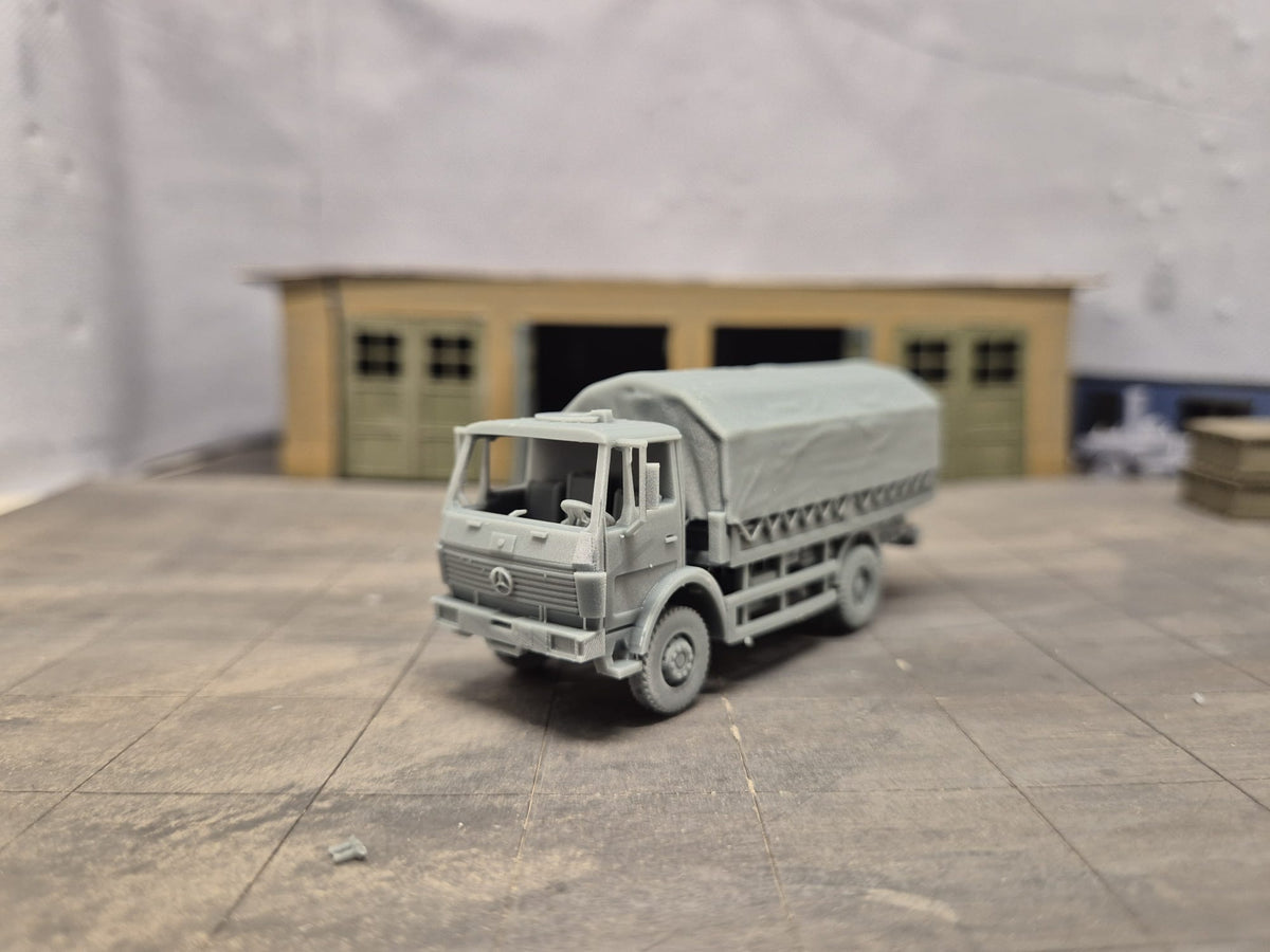 Mercedes-Benz 1017 A 5 t tmil Pritschen-Lkw mit Hamburger Verdeck