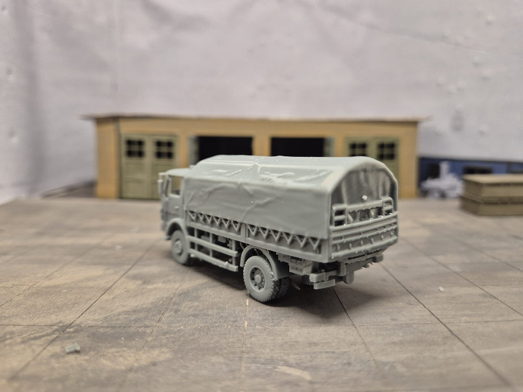 Mercedes-Benz 1017 A 5 t tmil Pritschen-Lkw mit Hamburger Verdeck