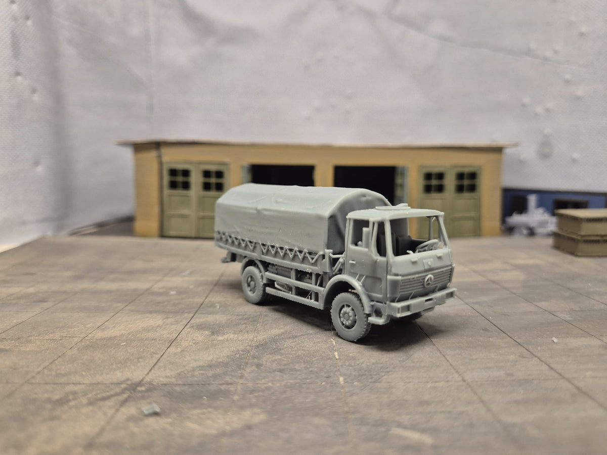 Mercedes-Benz 1017 A 5 t tmil Pritschen-Lkw mit Hamburger Verdeck