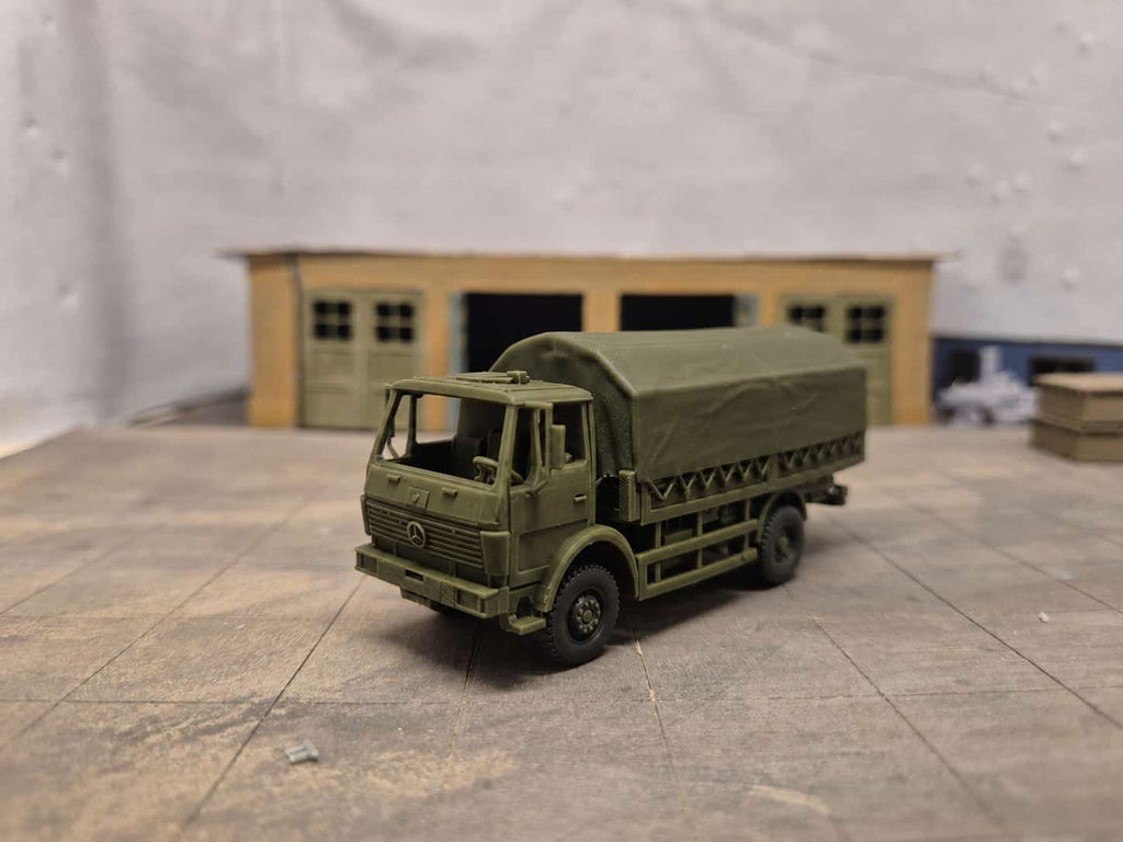 Mercedes-Benz 1017 A 5 t tmil Pritschen-Lkw mit Hamburger Verdeck