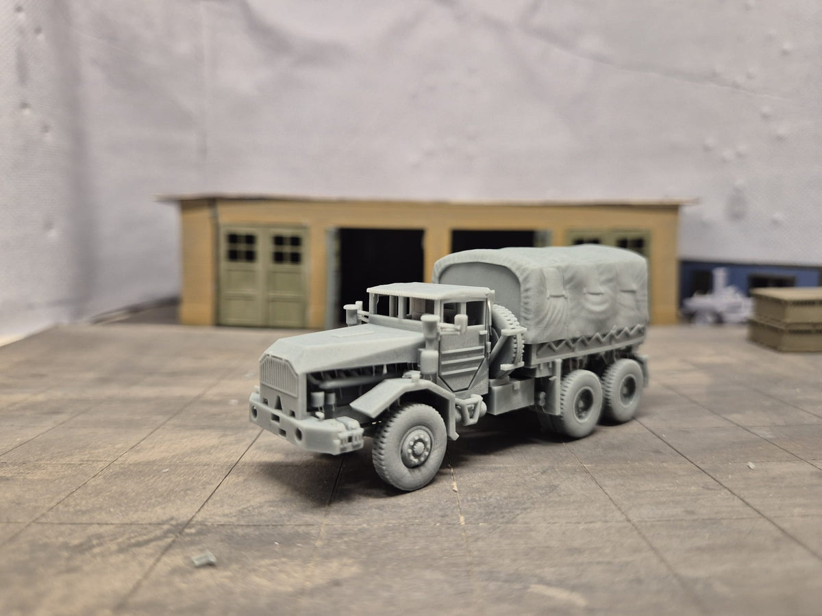 FAUN L 912/45 A 12 t glw Schwerer geländegängiger Zugkraftwagen Kurze Pritsche mit Planenaufbau