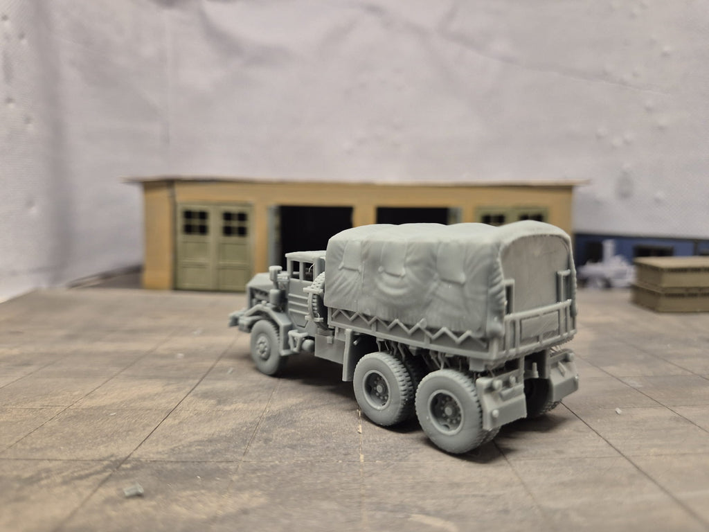 FAUN L 912/45 A 12 t glw Schwerer geländegängiger Zugkraftwagen Kurze Pritsche mit Planenaufbau