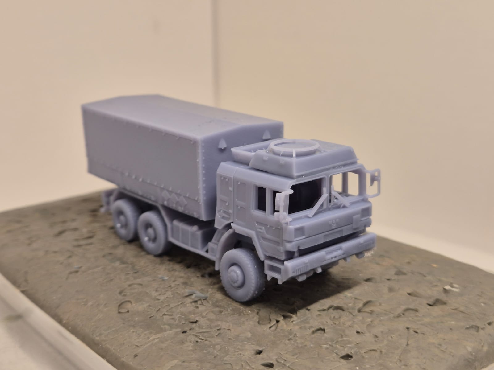 RMMV HX2 6×6 Pritsche mit geschlossenem Planen-Aufbau Typ 01