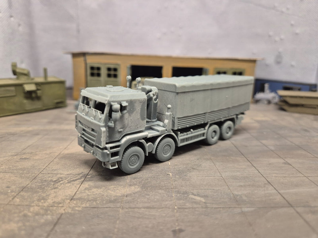 IVECO Trakker 8×8 Pritsche mit geschlossenem Planen-Aufbau Typ 02