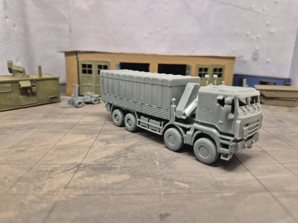 IVECO Trakker 8×8 Pritsche mit geschlossenem Planen-Aufbau Typ 02