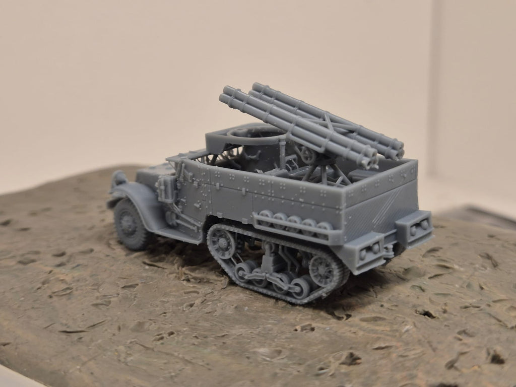 M2A1 mit zwei Dreifach-Raketenwerfern Experimenteller mobiler Raketenwerfer