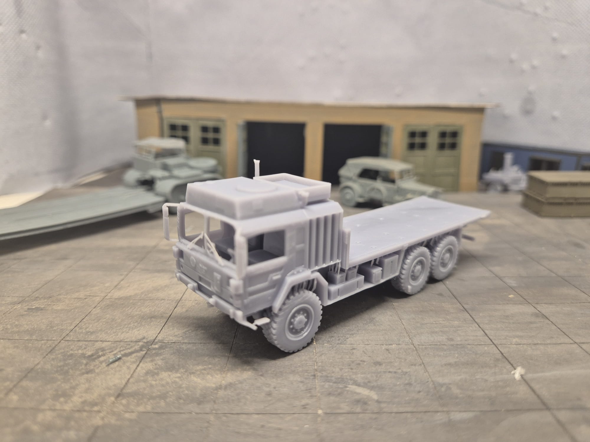 MAN HX58 Militärlastkraftwagen mit Flachbettplattform