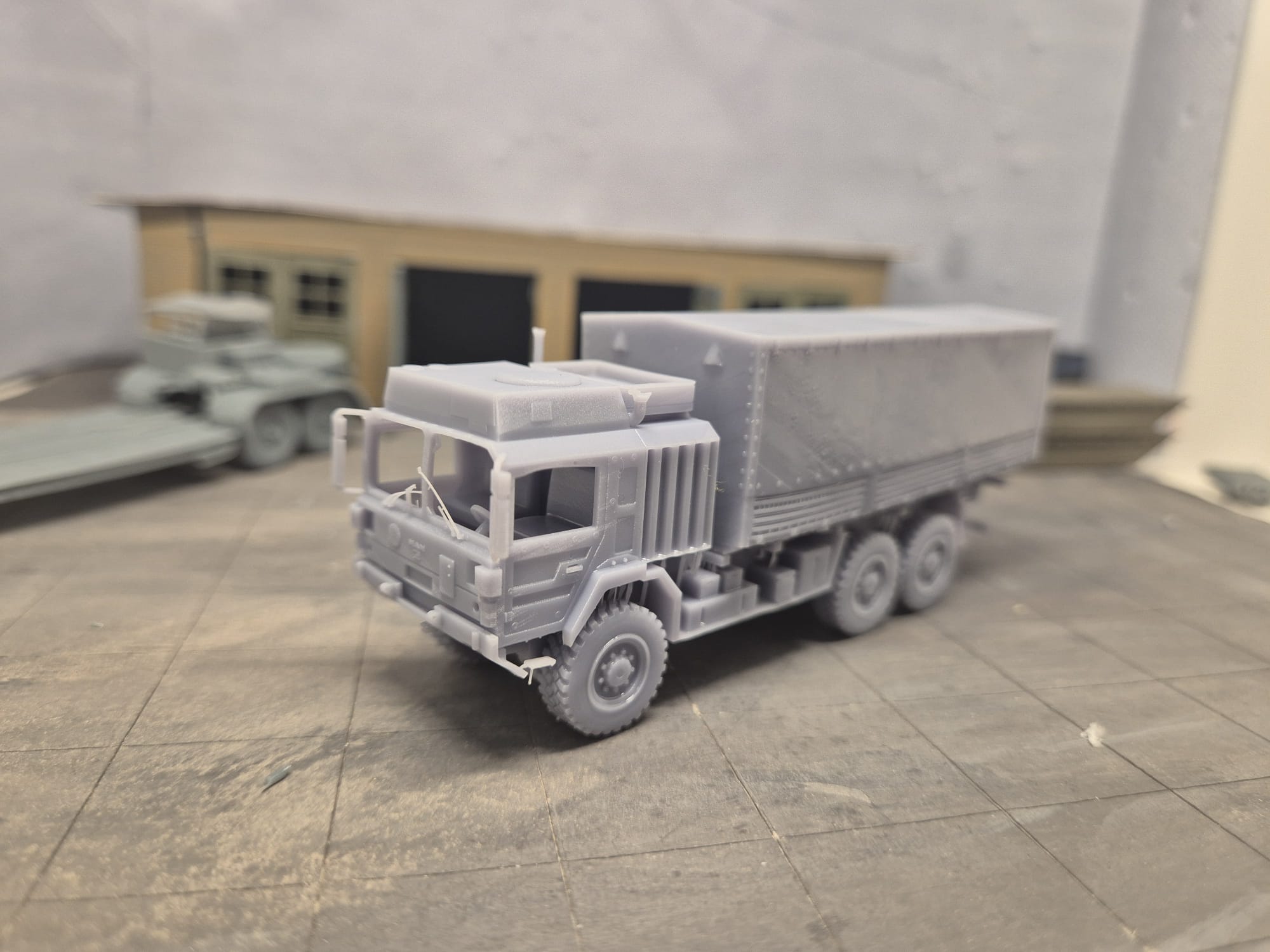 MAN HX58 Militärlastkraftwagen Pritsche mit Planen-Aufbau Typ 01