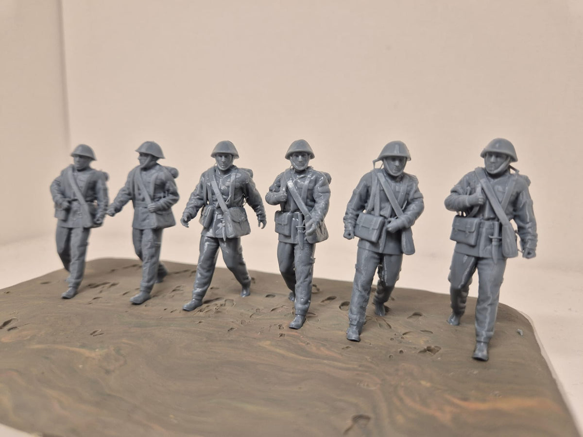 6 NVA-Soldaten – Schützengruppe marschierend