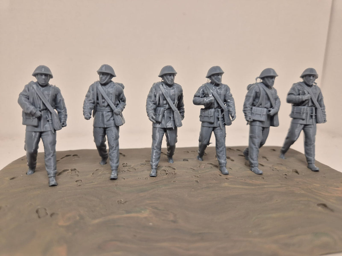 6 NVA-Soldaten – Schützengruppe marschierend