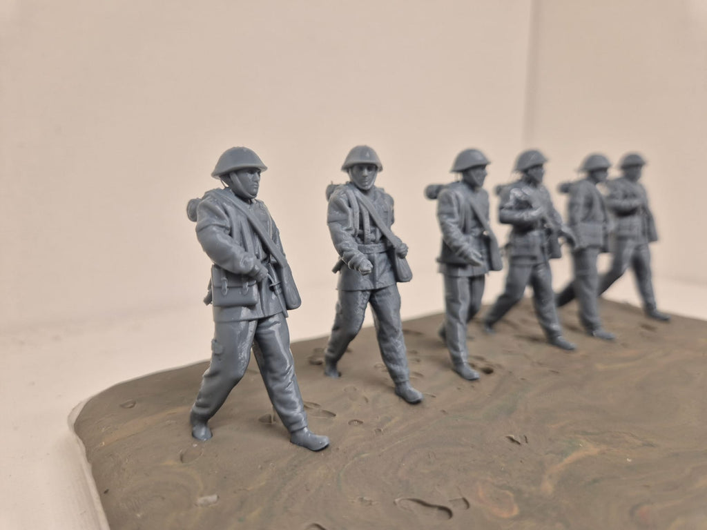 6 NVA-Soldaten – Schützengruppe marschierend