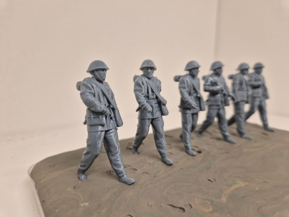 6 NVA-Soldaten – Schützengruppe marschierend