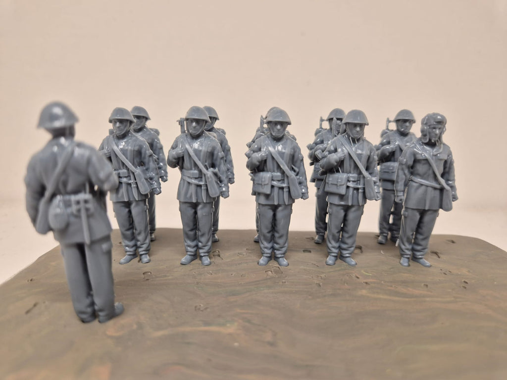 11 NVA-Soldaten – Mot.-Schützengruppe angetreten