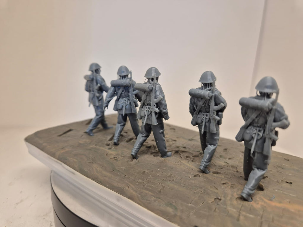 6 NVA-Soldaten – Schützengruppe marschierend