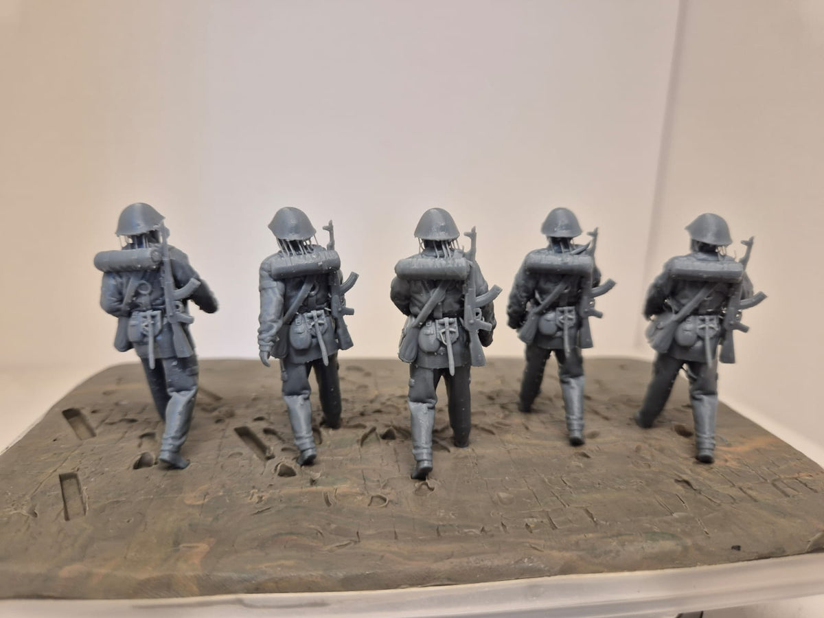 6 NVA-Soldaten – Schützengruppe marschierend