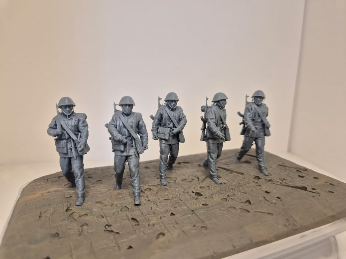 6 NVA-Soldaten – Schützengruppe marschierend