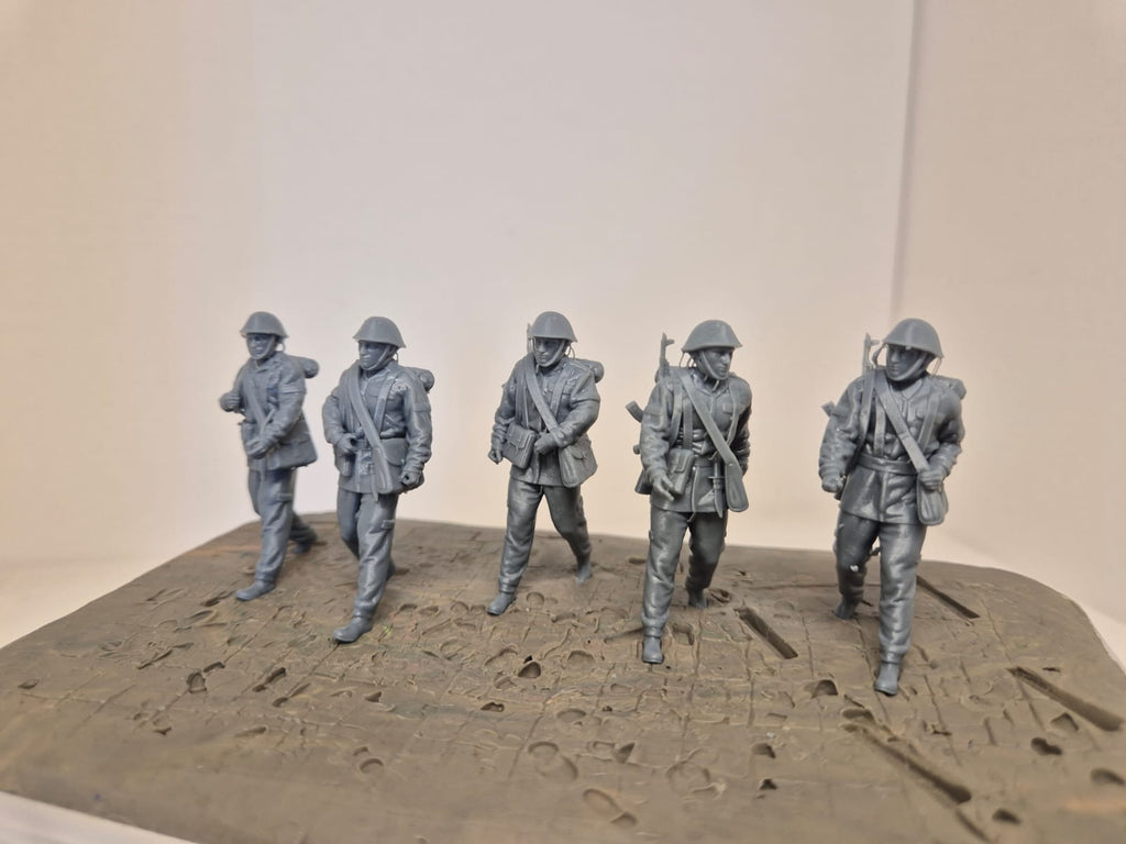 6 NVA-Soldaten – Schützengruppe marschierend