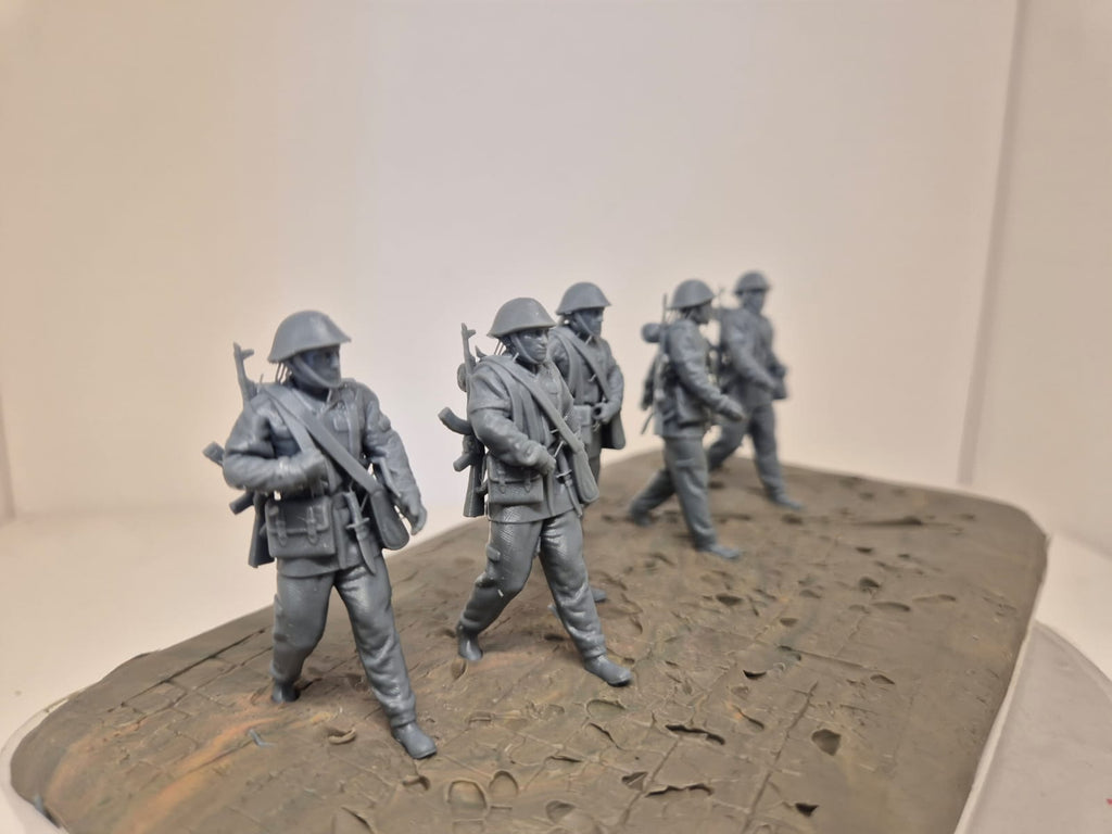 6 NVA-Soldaten – Schützengruppe marschierend