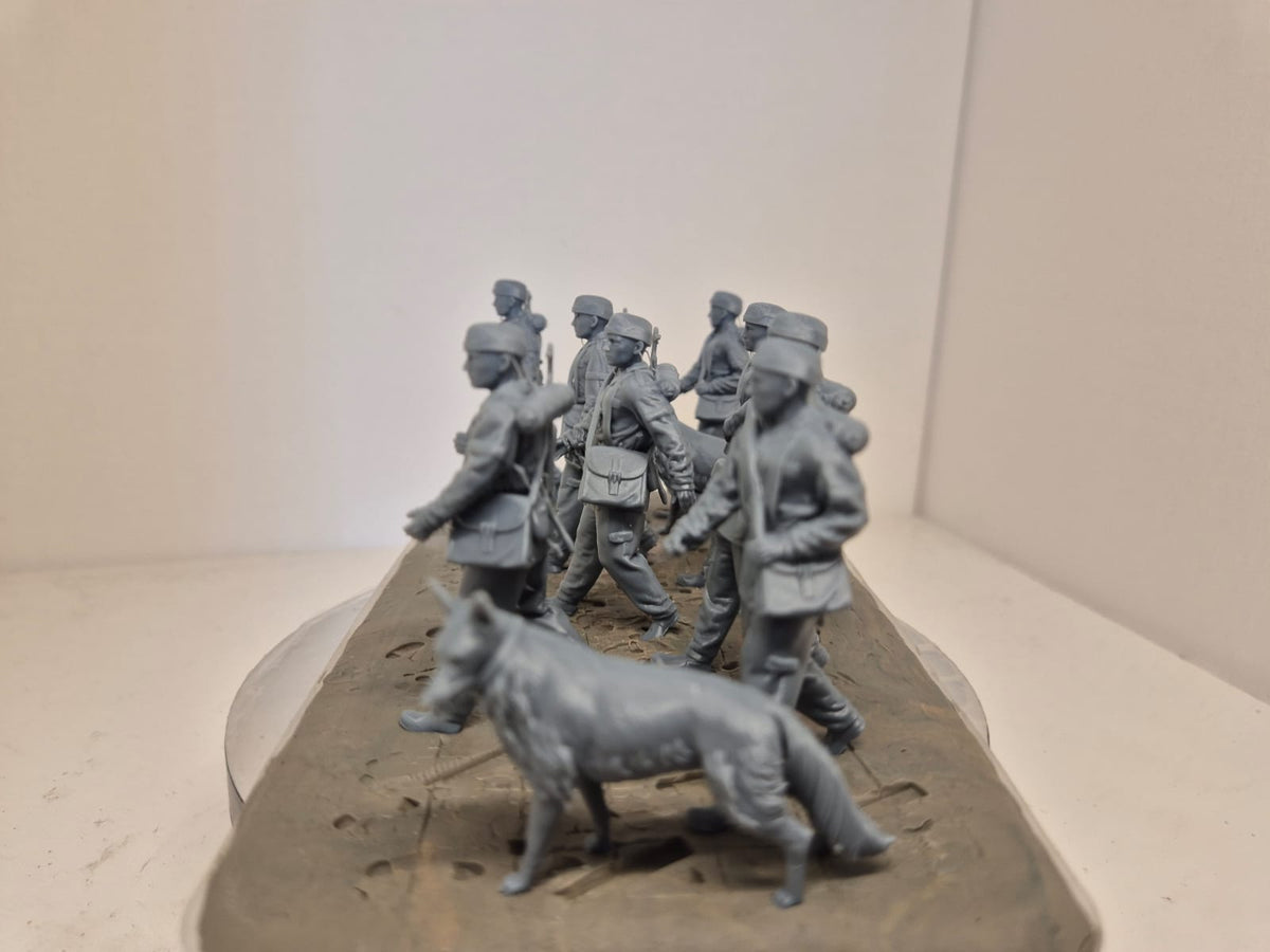 8 NVA-Soldaten + 2 Schäferhunde – Grenztruppe / Sommerausführung