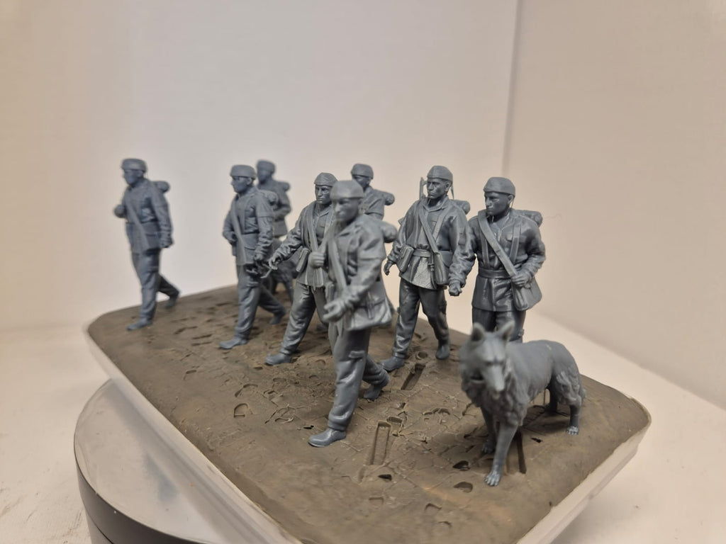 8 NVA-Soldaten + 2 Schäferhunde – Grenztruppe / Sommerausführung
