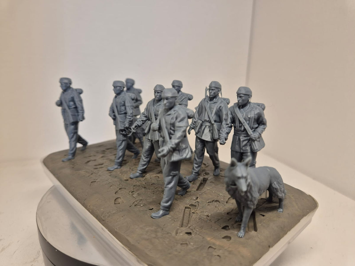 8 NVA-Soldaten + 2 Schäferhunde – Grenztruppe / Sommerausführung