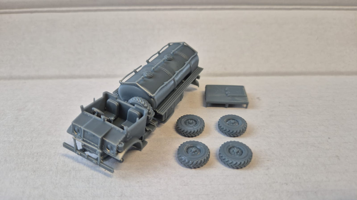 CMP C60L Militärischer Benzin- und Kraftstofftankwagen